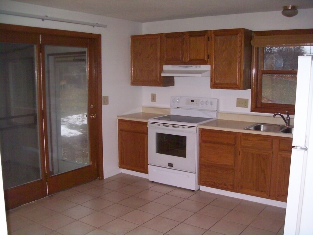 27-29 Dunhill Avenue Springfield, MA 01151 - Photo 5 of 11 Gallery Image 5