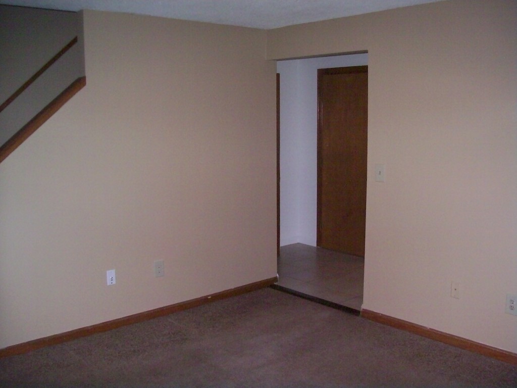27-29 Dunhill Avenue Springfield, MA 01151 - Photo 8 of 11 Gallery Image 8