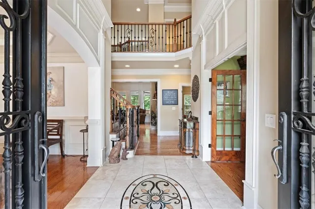 a view of an entryway with a livingroom