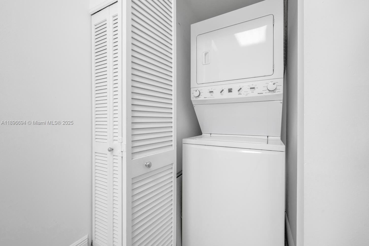 888 Brickell Key Drive, Unit 2607 Miami, FL 33131 - Photo 24 of 43 a utility room with dryer and washer