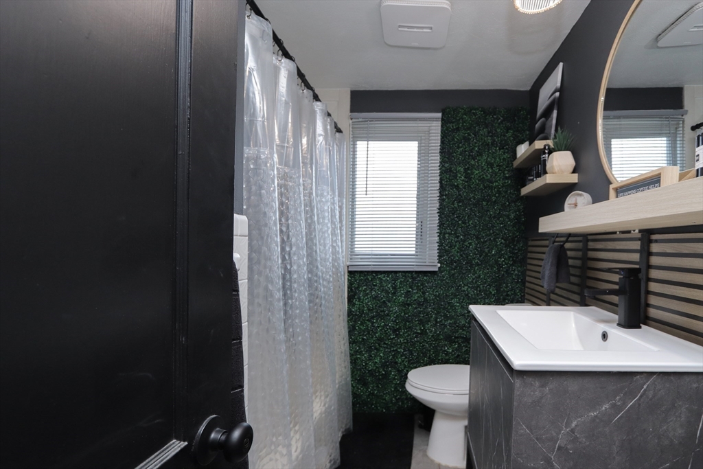 1128 Page Boulevard Springfield, MA 01104 - Photo 23 of 40