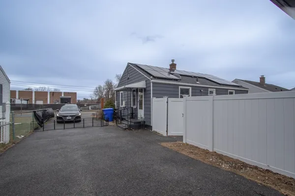 $264,900 | 1128 Page Boulevard, Springfield, MA 01104