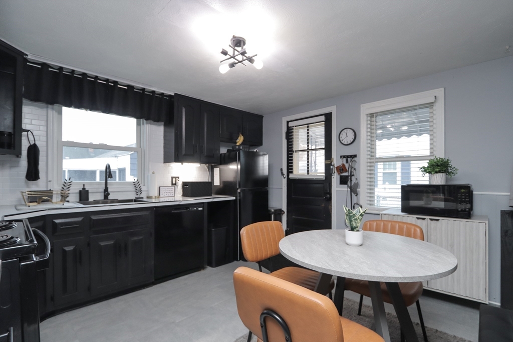 1128 Page Boulevard Springfield, MA 01104 - Photo 6 of 40