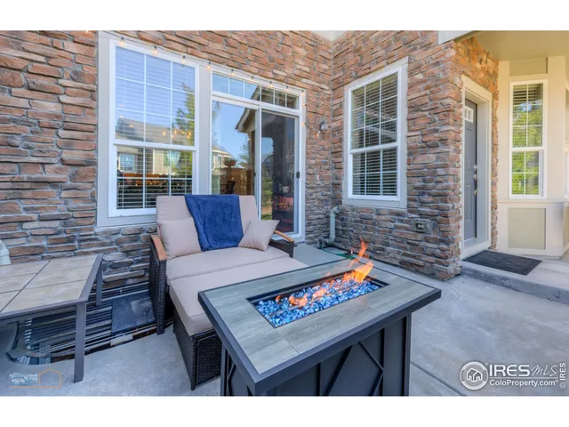 a wooden bench sitting in front of a building