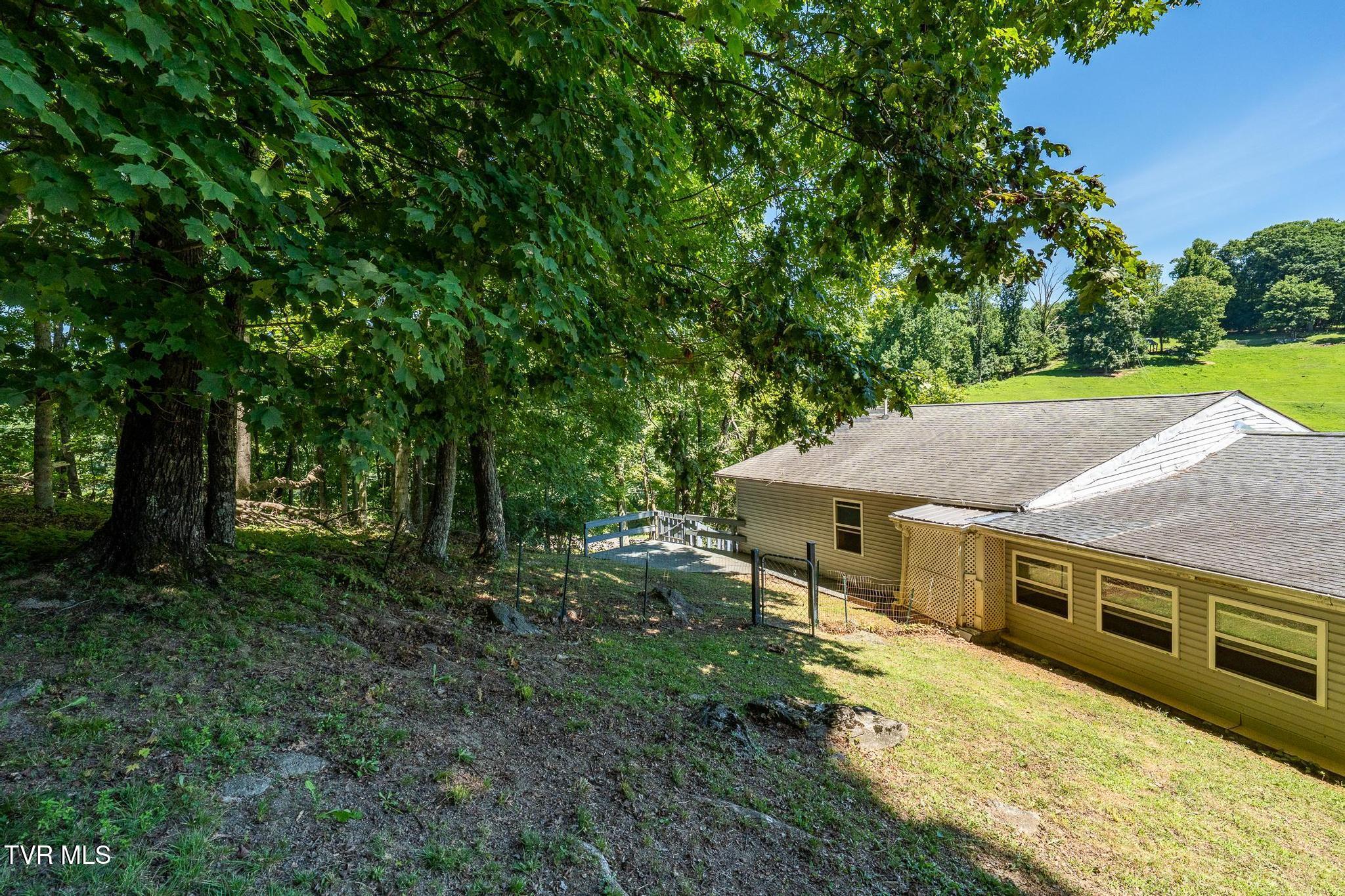 10590 Oak Grove Road Bristol, VA 24202 - Photo 34 of 42 10590 Oak Grove Rd (42 of 78)