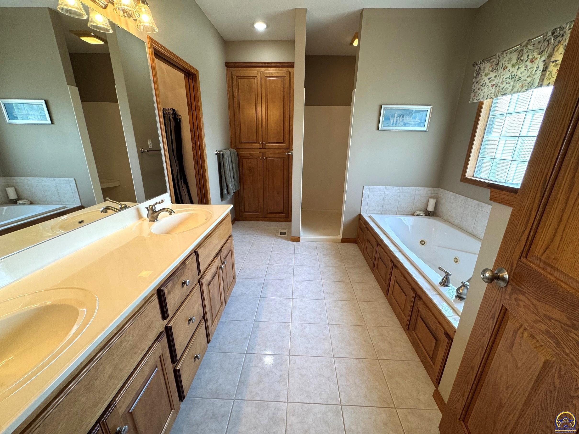 5230 Southwest Knudsen Road Topeka, KS 66610 - Photo 18 of 44