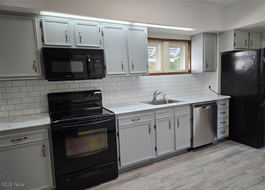 5123 Reed Avenue Ashtabula, OH 44004 - Photo 20 of 37 Completely updated kitchen with appliance