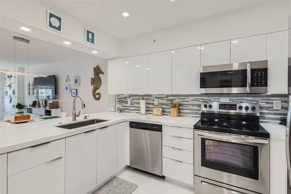 $2,850 | 2501 South Ocean Drive, Unit 1103, Hollywood, FL 33019