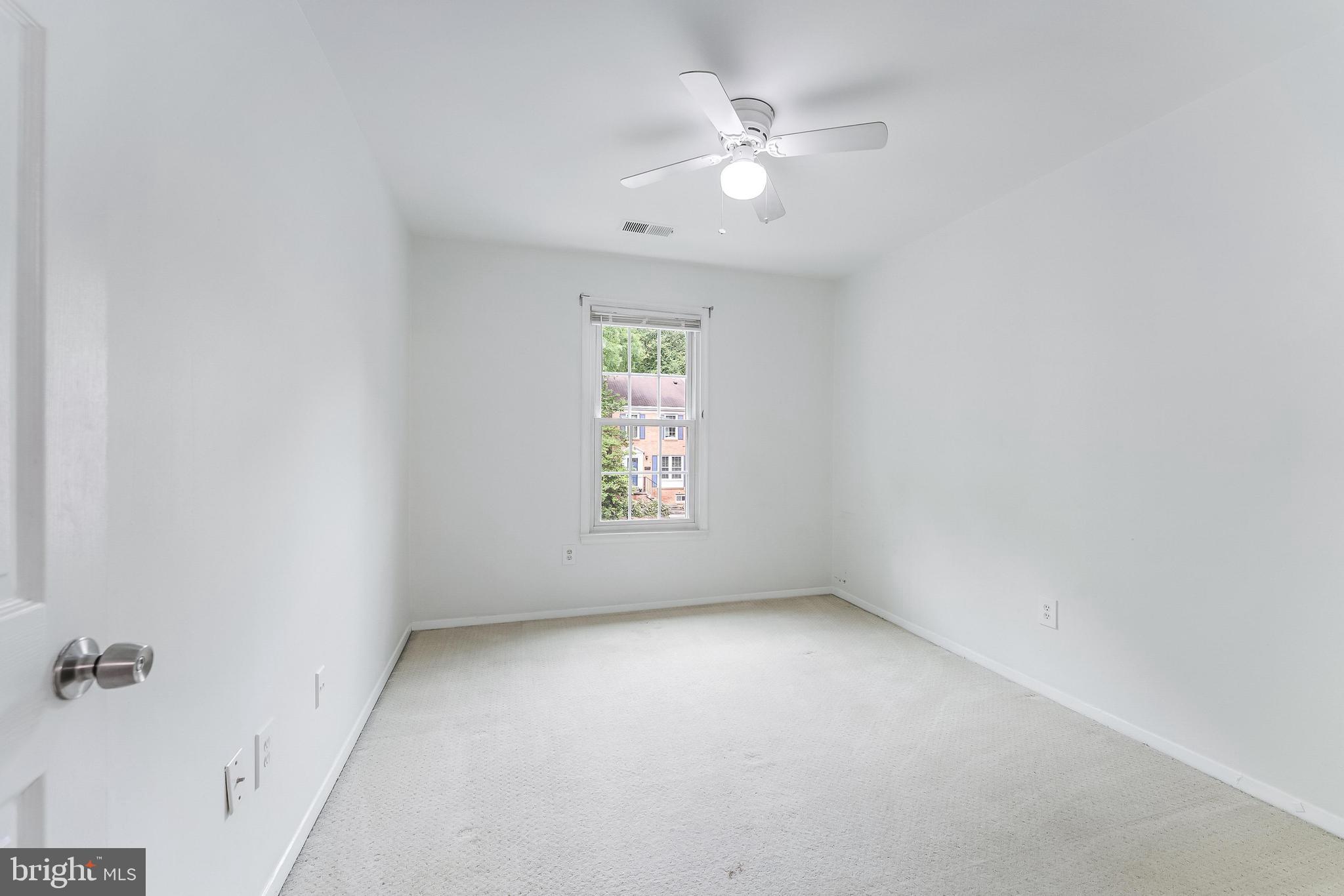 2331 Harleyford Court Reston, VA 20191 - Photo 27 of 40 Bright and airy blank canvas room.