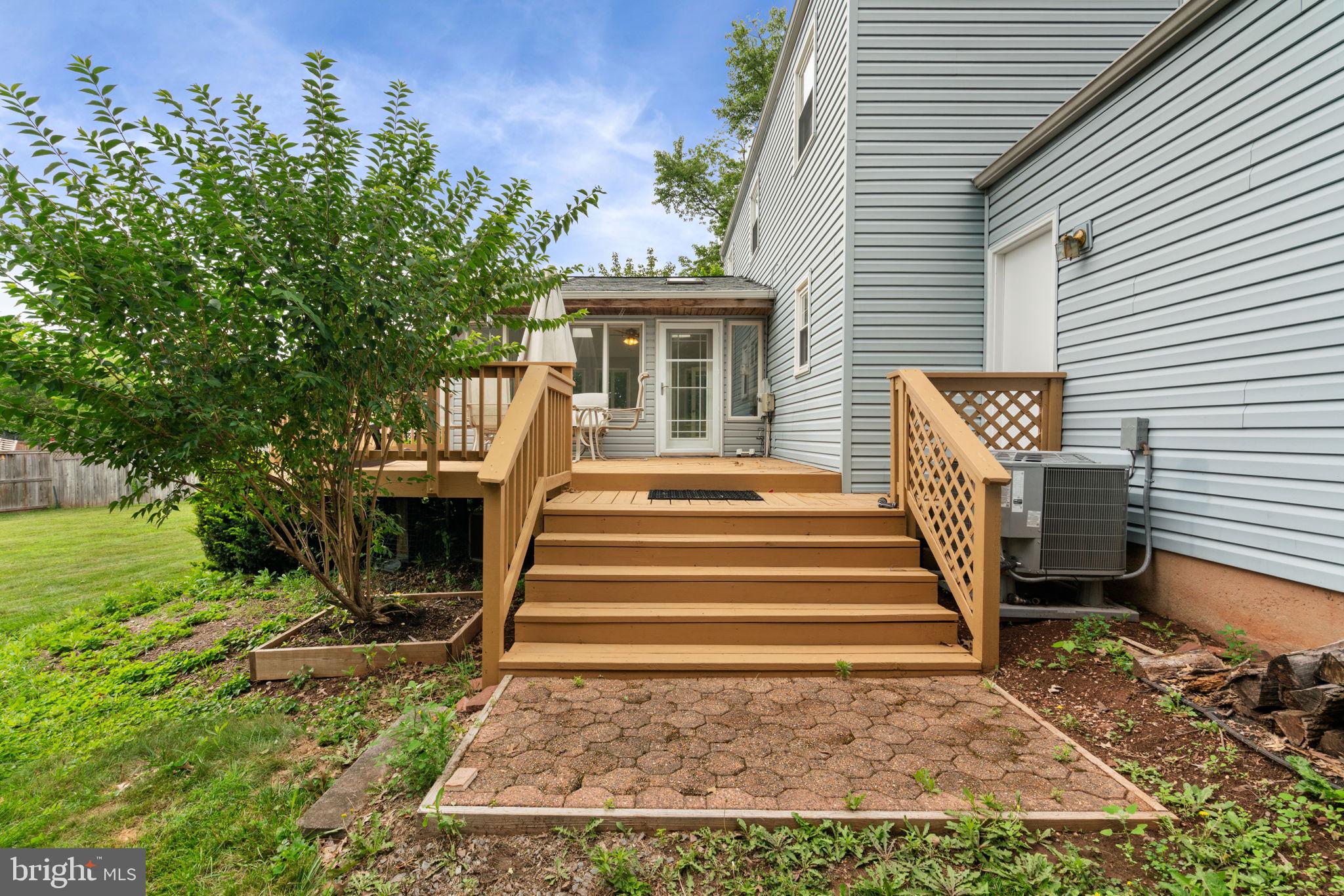 4084 Braxton Road Chantilly, VA 20151 - Photo 39 of 46 Deck access