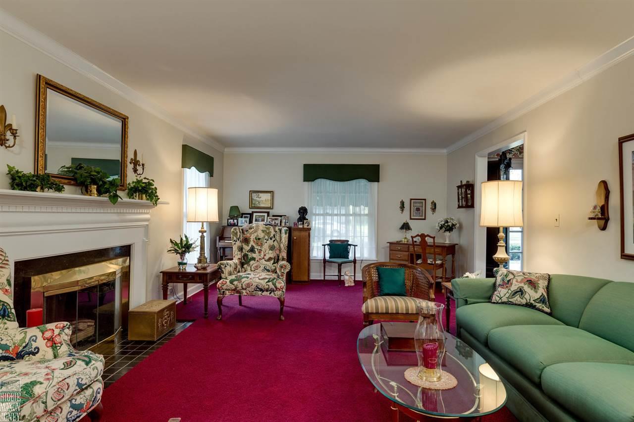 38 Edgemere Road Grosse Pointe, MI 48236 - Photo 7 of 28 31275430-6.JPG