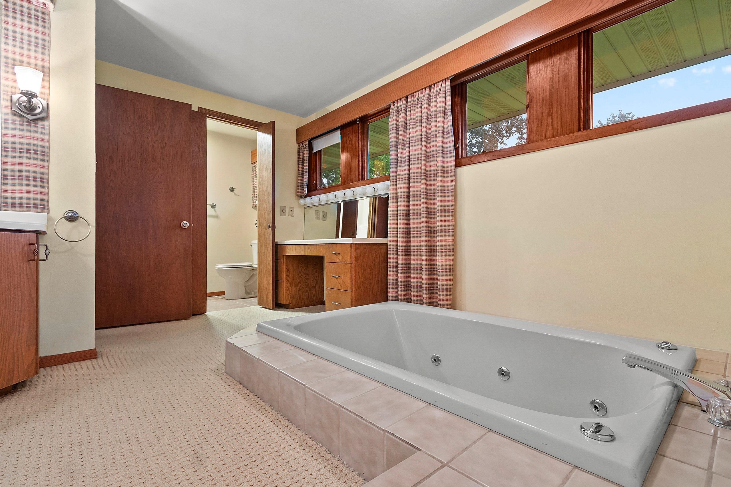 5531 Long Court Appleton, WI 54914 - Photo 34 of 60