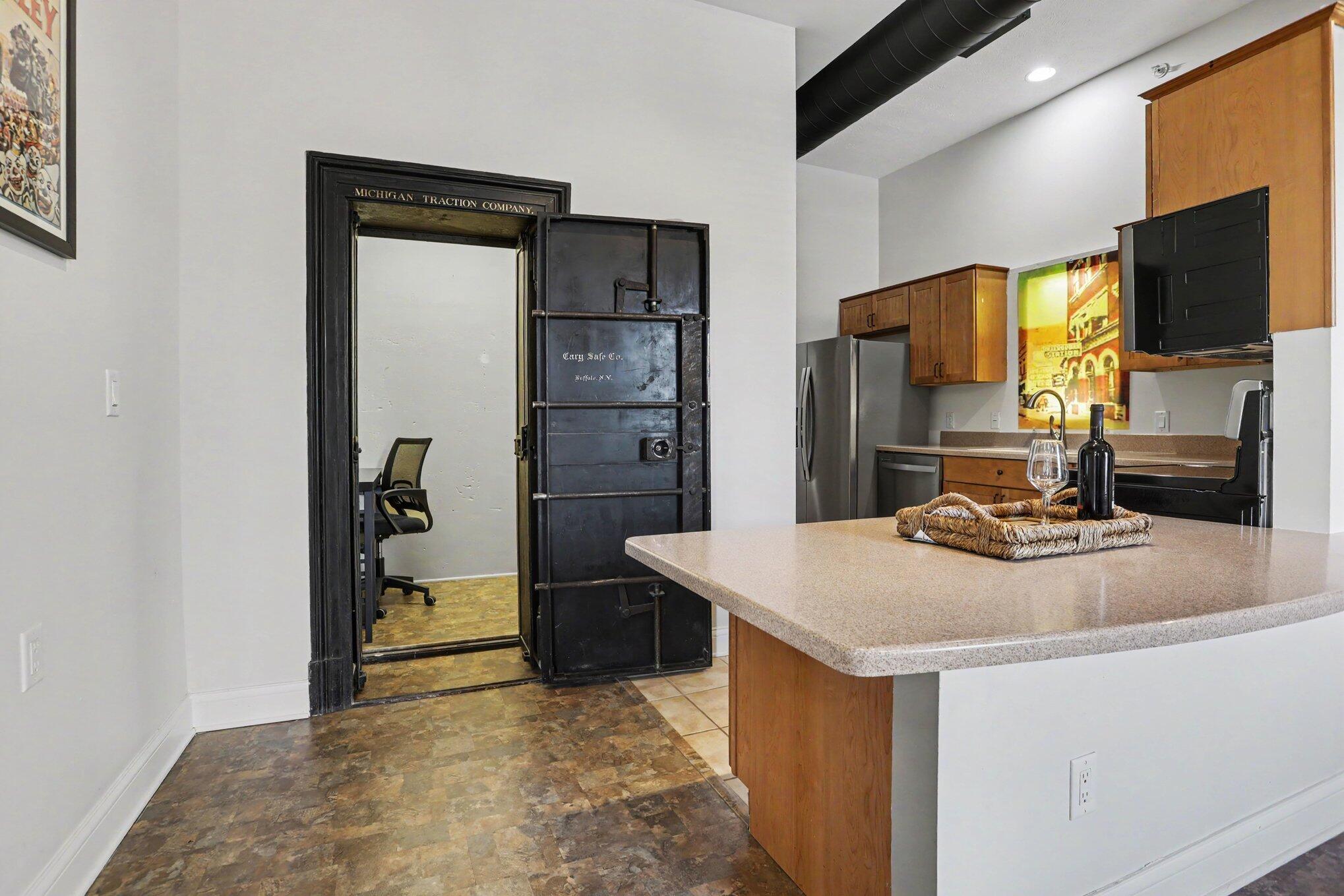 163 Portage Street Kalamazoo, MI 49007 - Photo 14 of 28 010_file_9145