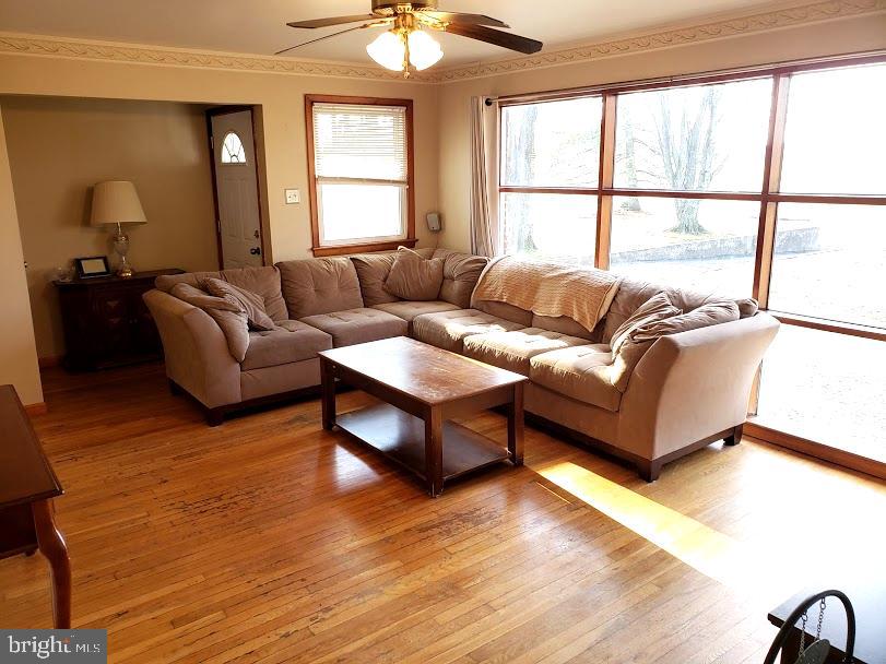 436 Main Street Lumberton, NJ 08048 - Photo 14 of 33 Living Room