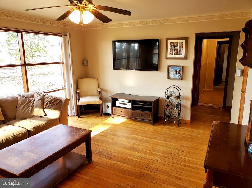 436 Main Street Lumberton, NJ 08048 - Photo 16 of 33 Living Room
