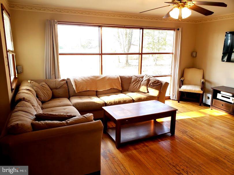 436 Main Street Lumberton, NJ 08048 - Photo 17 of 33 Living Room