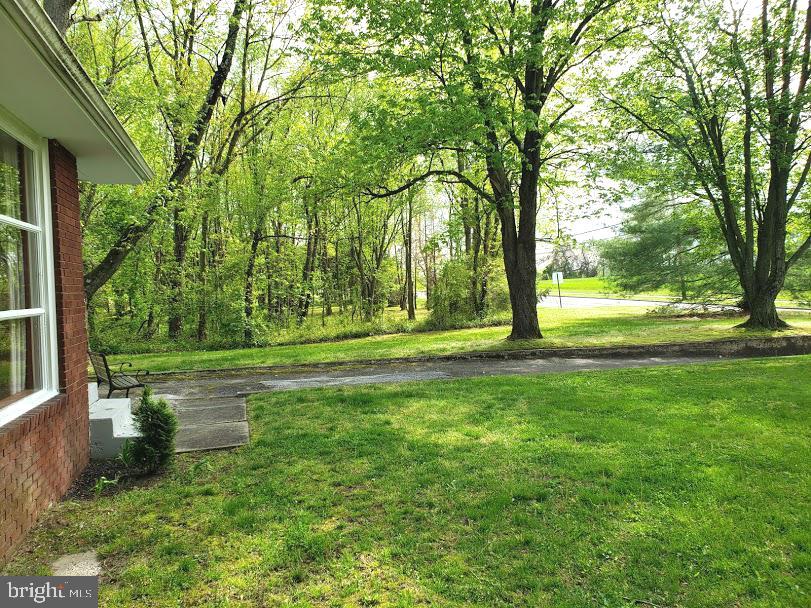 436 Main Street Lumberton, NJ 08048 - Photo 5 of 33 Front Yard