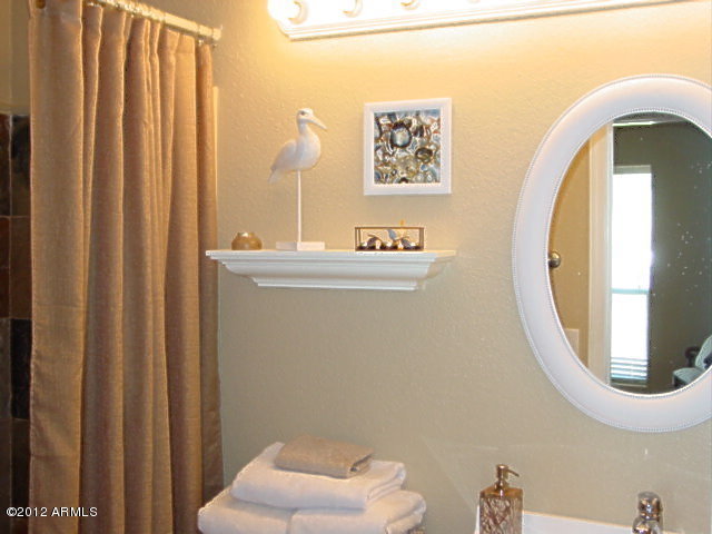 8639 West Wethersfield Road Peoria, AZ 85381 - Photo 8 of 10 bath