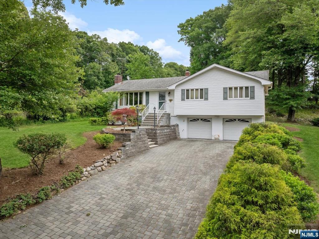 641 Antrim Road River Vale, NJ 07675 - Photo 5 of 45