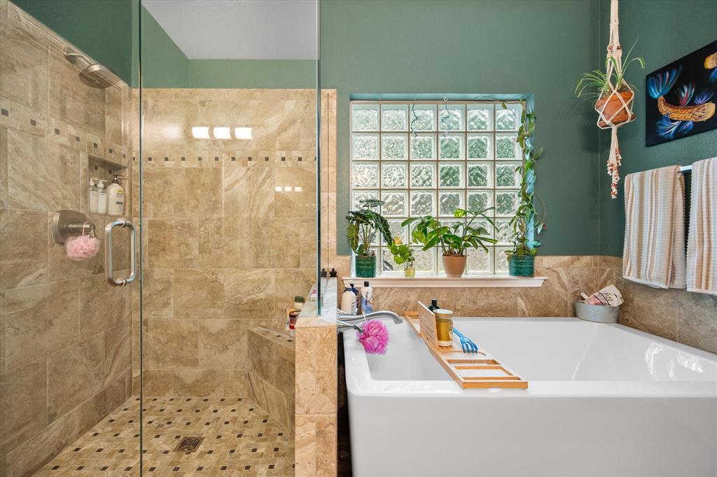 308 Faith Court Burleson, TX 76028 - Photo 20 of 40 a living room with a couch and a table