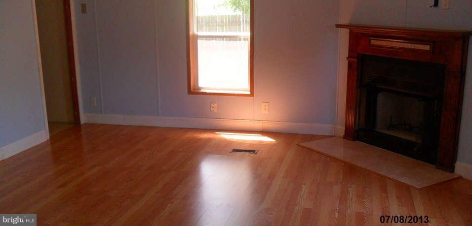 7776 Solomons Island Road Owings, MD 20736 - Photo 6 of 12 Family Room
