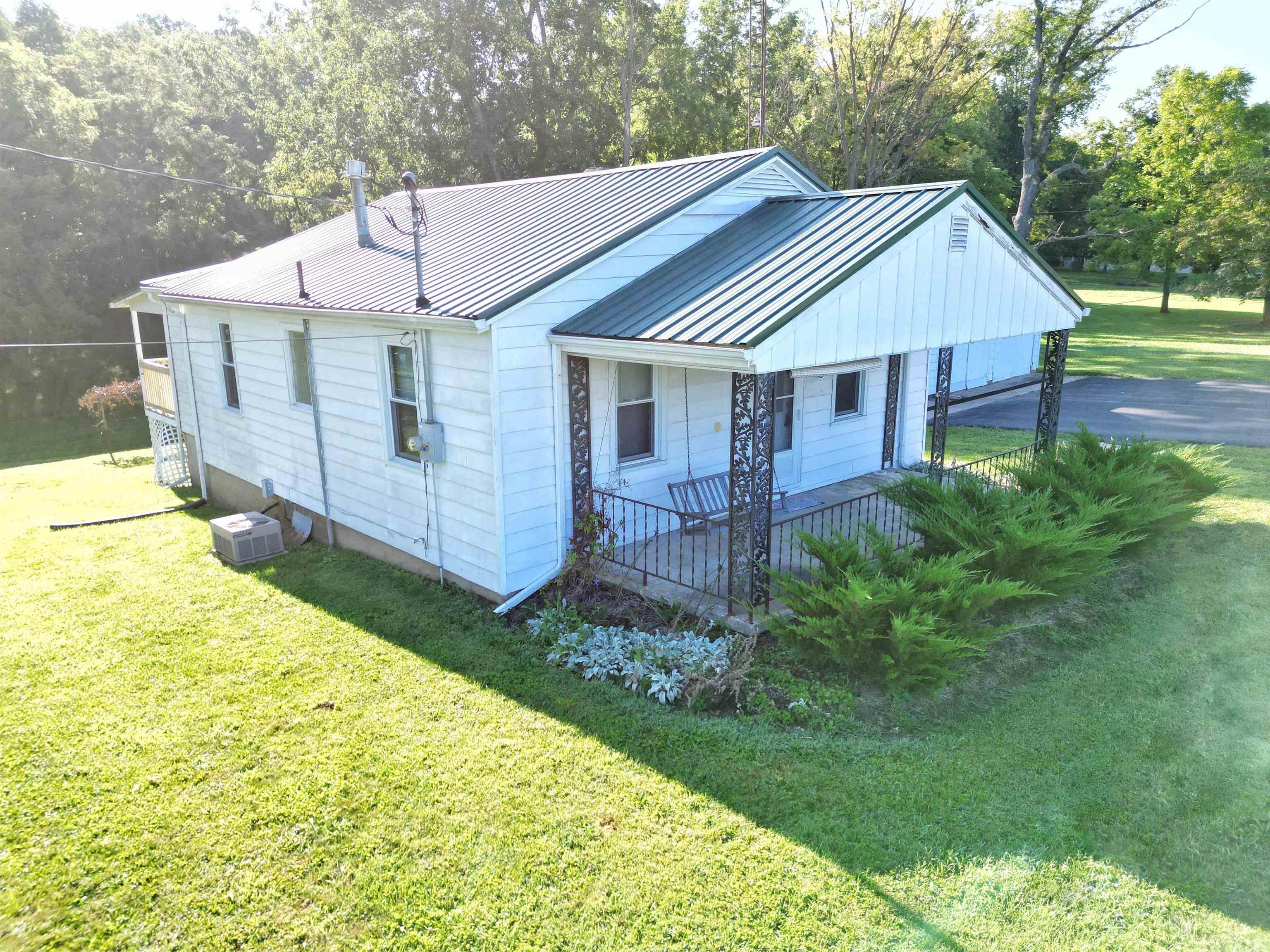 440 Peerless Road Bedford, IN 47421 - Photo 3 of 36