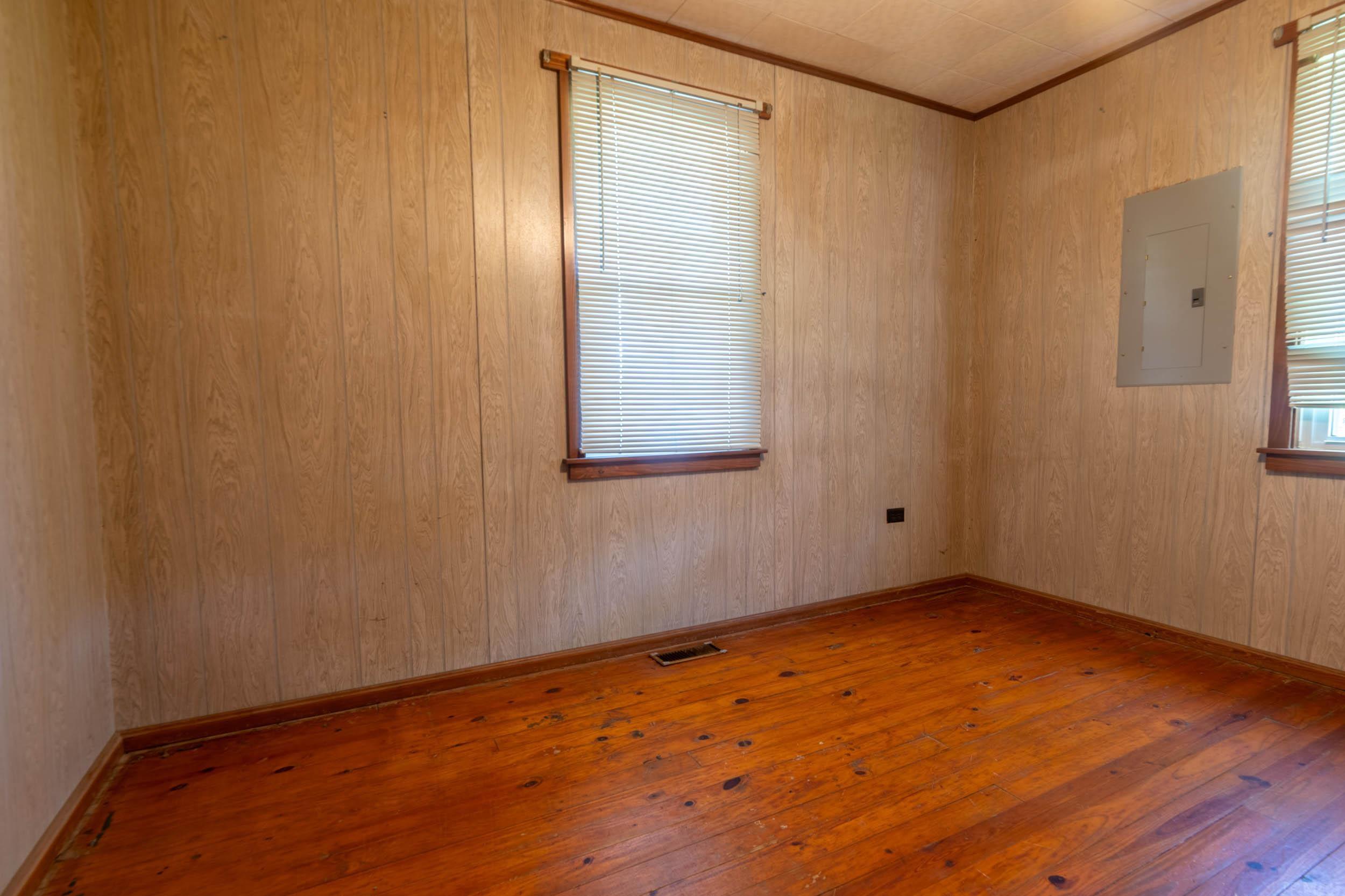 440 Peerless Road Bedford, IN 47421 - Photo 10 of 36