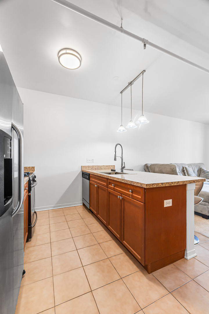 437 West Division Street, Unit 814 Chicago, IL 60610 - Photo 14 of 19