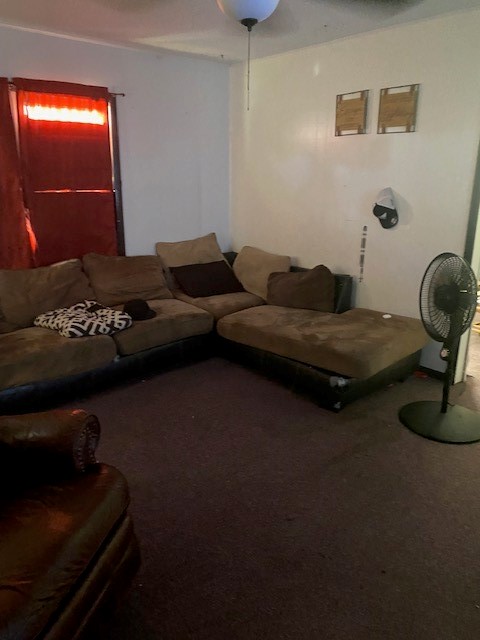 409 Chaparral Street Alice, TX 78332 - Photo 16 of 24 a living room with furniture and a mirror