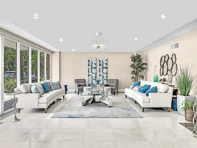 $2,950 | 1150 Hillsboro Mile, Unit 402, Hillsboro Beach, FL 33062