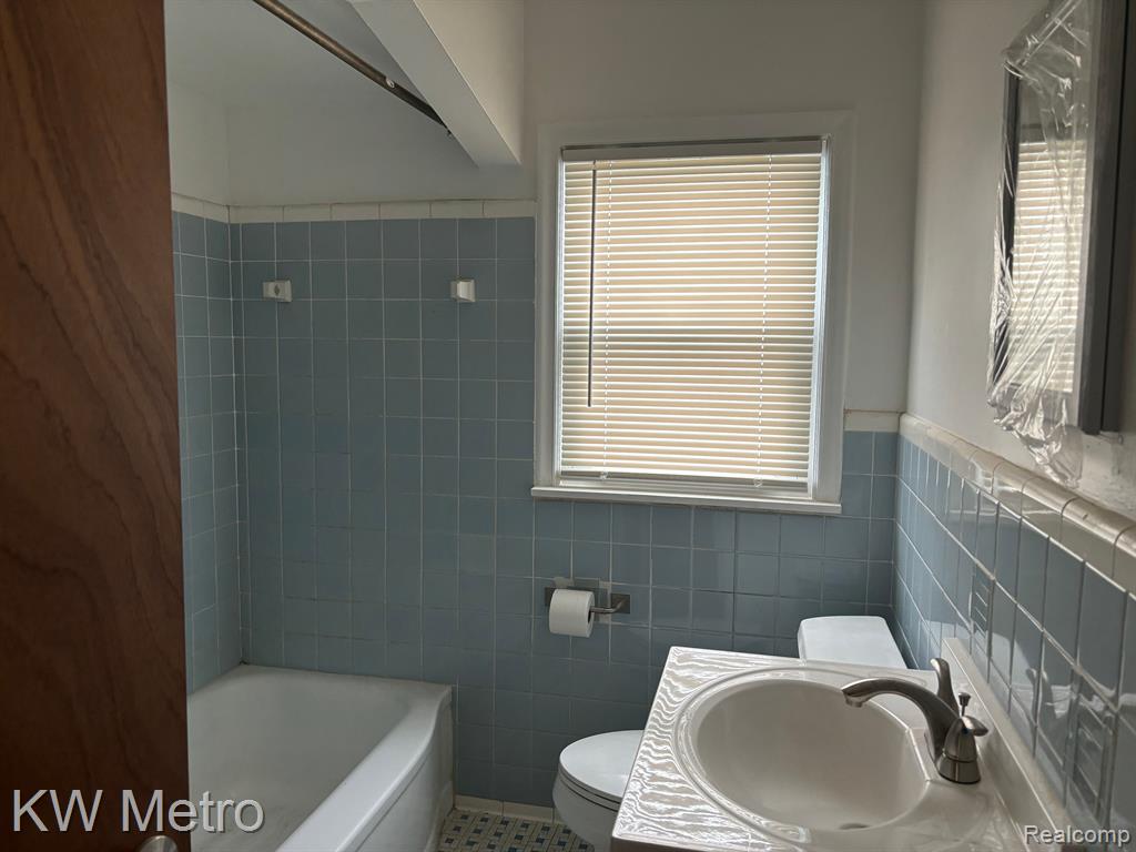 8600 Burt Road Detroit, MI 48228 - Photo 4 of 8