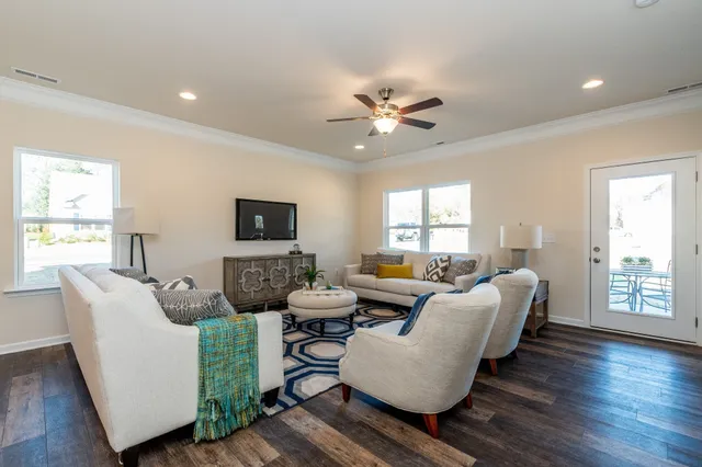 $459,990 | 1383 English Oak Drive, Clarksville, TN 37043