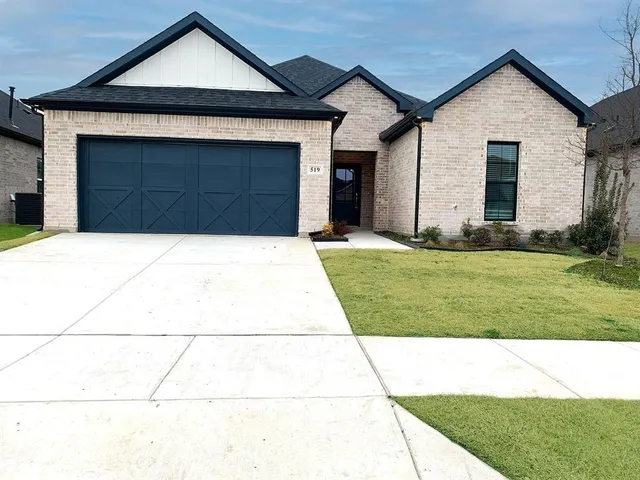 $329,999 | 519 Chase Creek Drive, Lavon, TX 75166