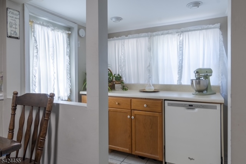 124 Chestnut Street Bridgewater, NJ 08807 - Photo 10 of 17