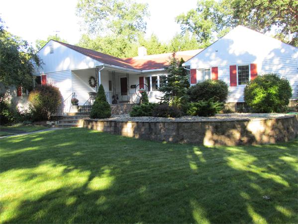 30 Homestead Road Lynnfield, MA 01940 - Photo 2 of 30 Gallery Image 2