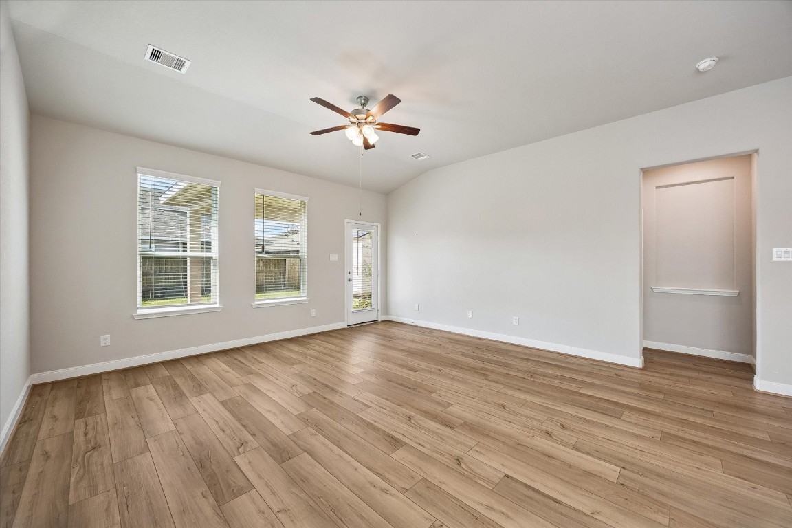 906 Barstow Drive Rosharon, TX 77583 - Photo 12 of 29 Living room facing back door