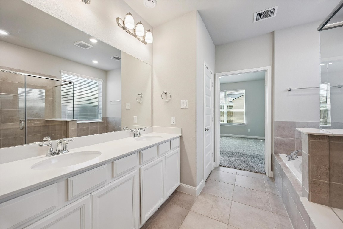 906 Barstow Drive Rosharon, TX 77583 - Photo 17 of 29 Primary bathroom with separate shower and soaking tub