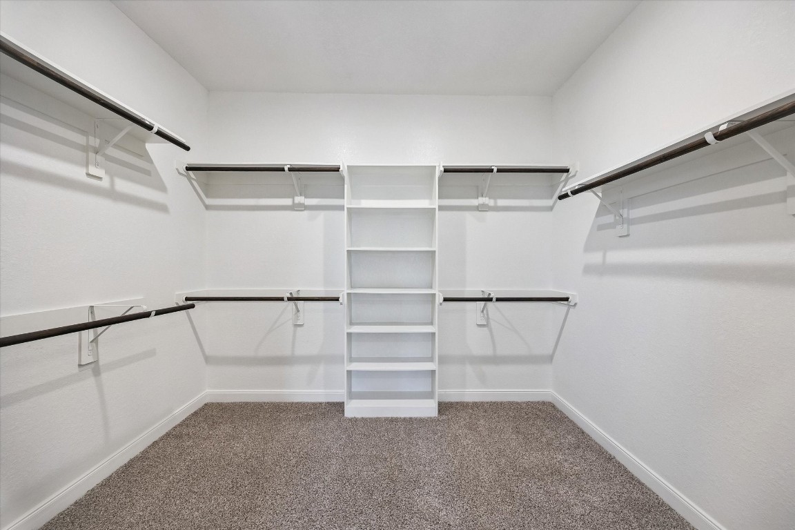 906 Barstow Drive Rosharon, TX 77583 - Photo 18 of 29 Nicely sized primary closet
