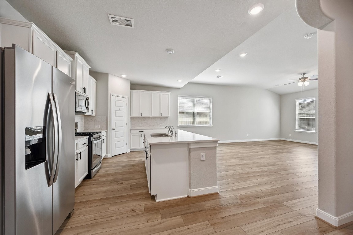 906 Barstow Drive Rosharon, TX 77583 - Photo 6 of 29 A view into the kitchen and living area