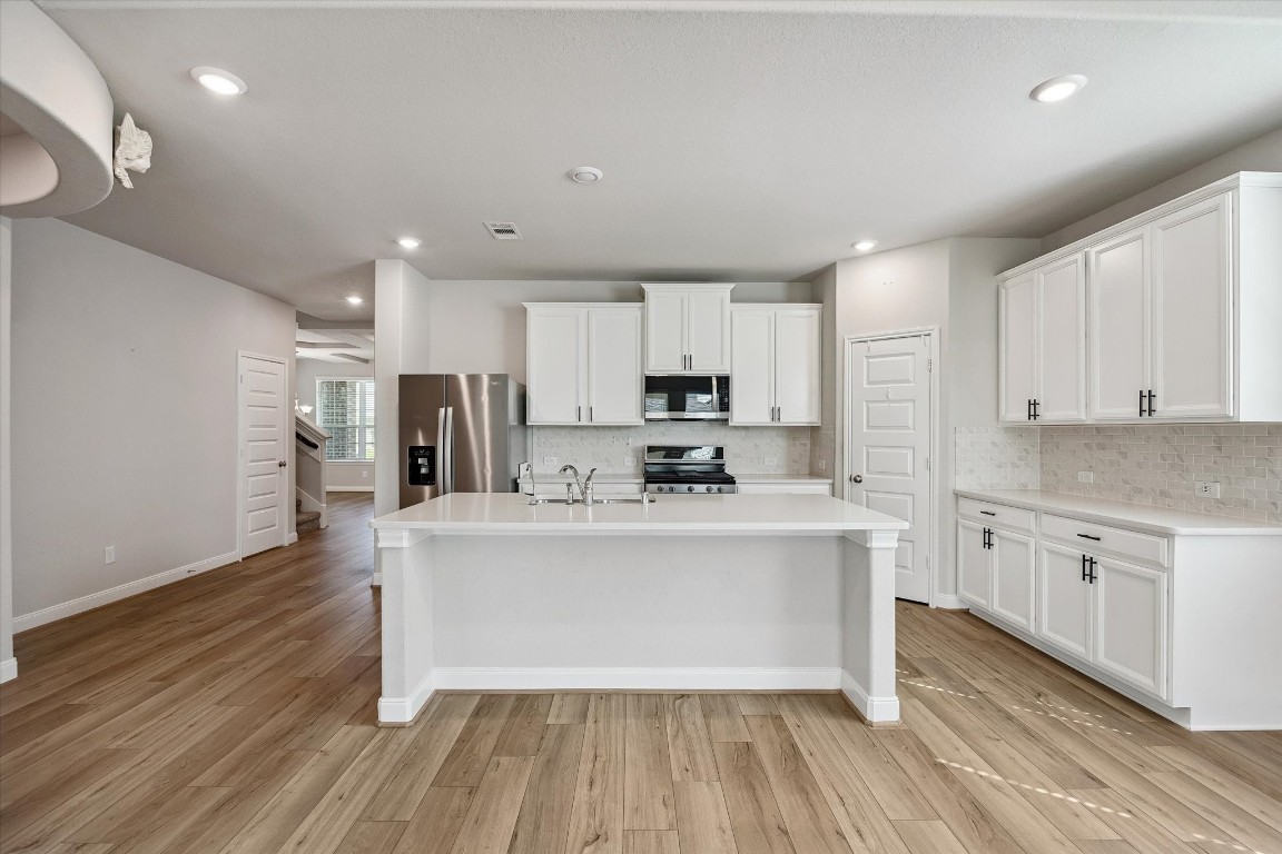 906 Barstow Drive Rosharon, TX 77583 - Photo 7 of 29 Notice the oversized island and the abundance of cabinet space