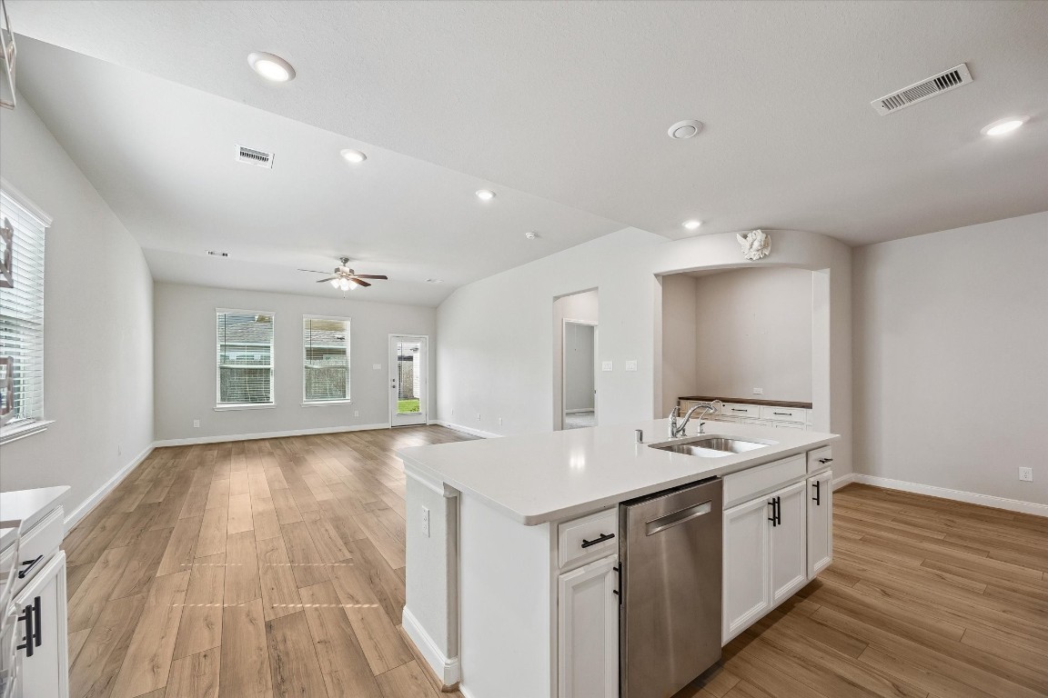 906 Barstow Drive Rosharon, TX 77583 - Photo 8 of 29 Looking into the living room