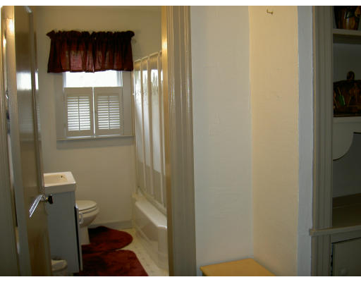 20 Grandview Street Springfield, MA 01118 - Photo 6 of 9