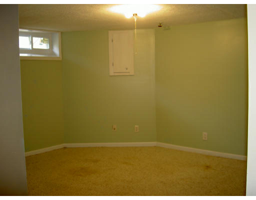 20 Grandview Street Springfield, MA 01118 - Photo 8 of 9