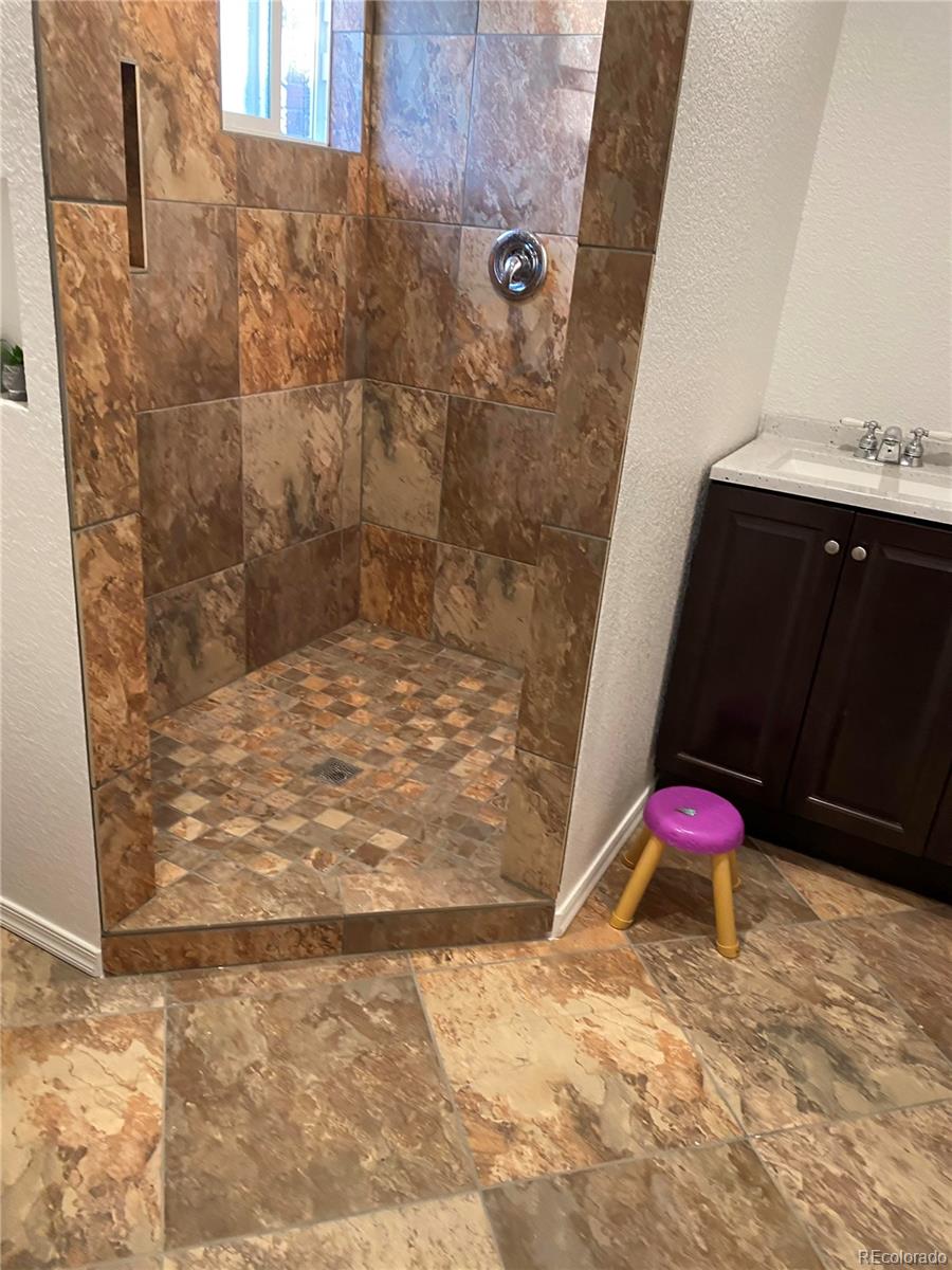 3925 Cottonwood Lane Brighton, CO 80603 - Photo 2 of 9