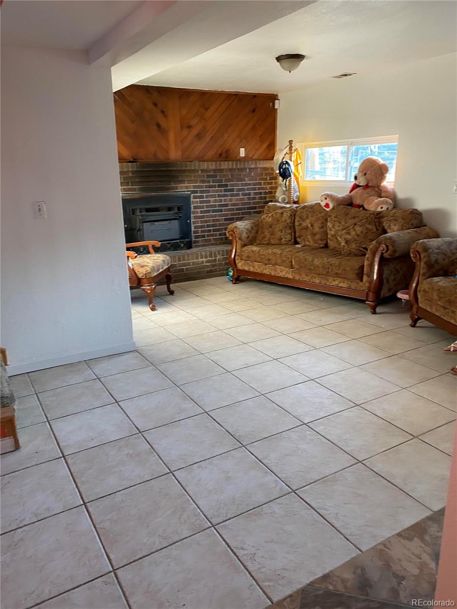 3925 Cottonwood Lane Brighton, CO 80603 - Photo 3 of 9