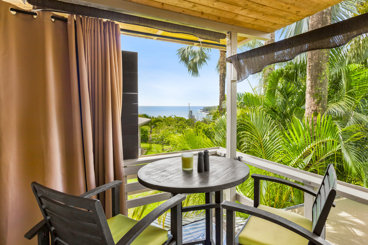 12-7124 Kalapana Kapoho Beach Road Pahoa, HI 96778 - Photo 23 of 30 a view of balcony with a table and chairs