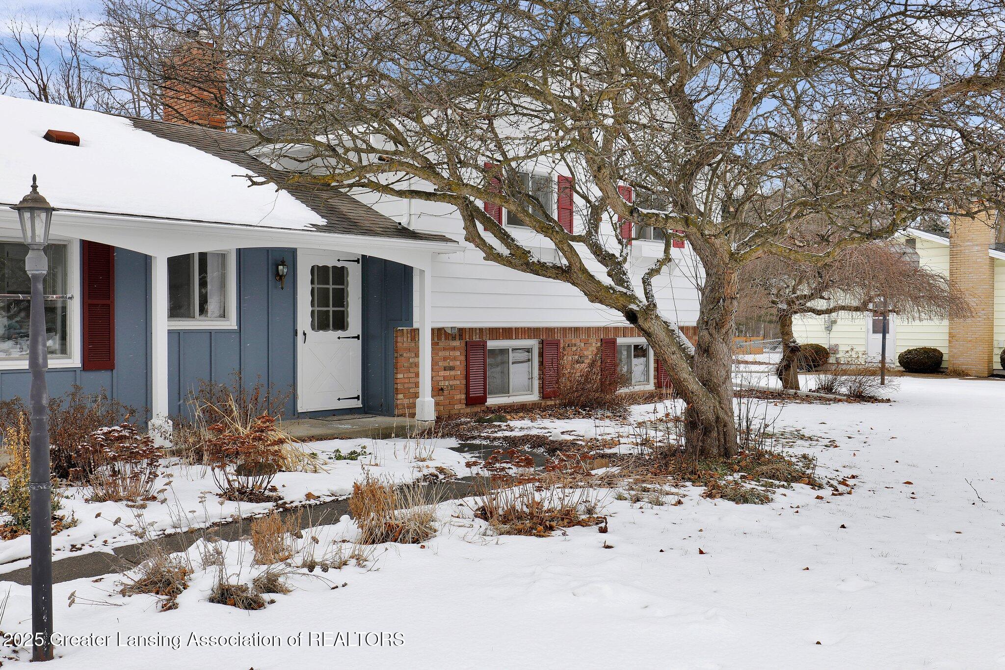 12923 West Melody Drive Grand Ledge, MI 48837 - Photo 4 of 43 33-web-or-mls-Open Ended Media-33
