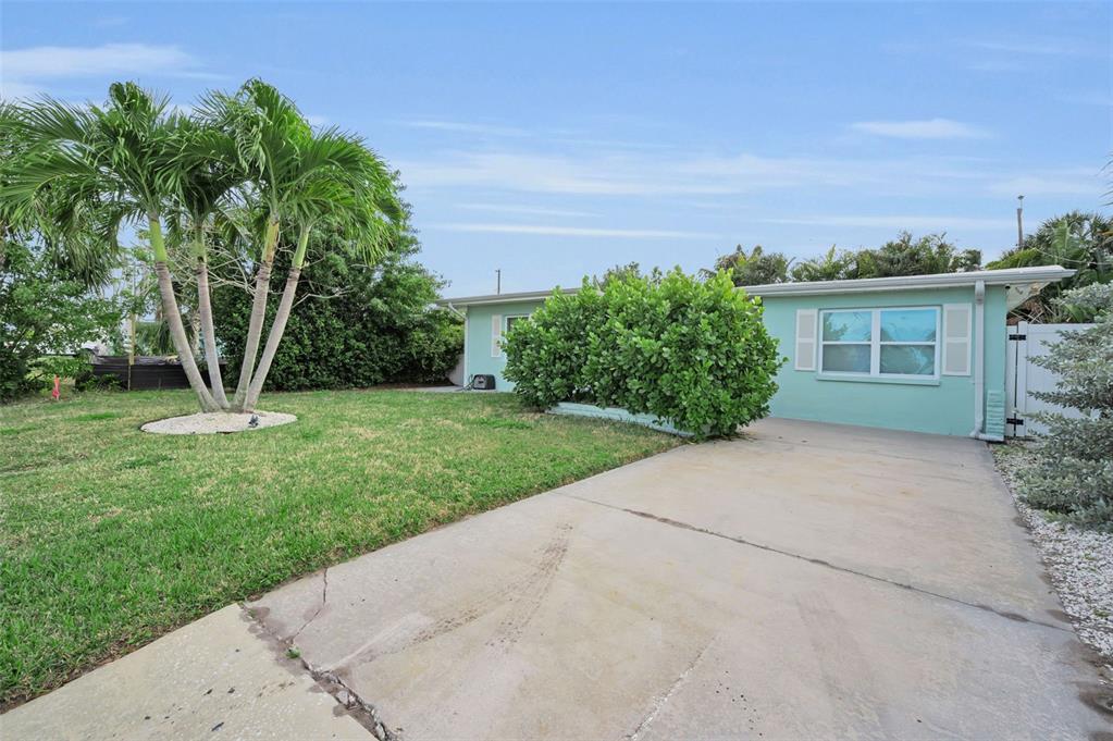 15812 3rd Street East Redington Beach, FL 33708 - Photo 4 of 19 Gallery Image 4