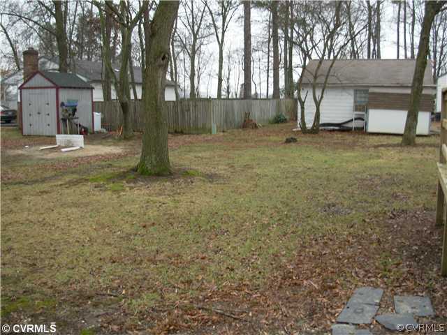 6531 Midview Road Henrico, VA 23231 - Photo 10 of 12 Yard/Garden