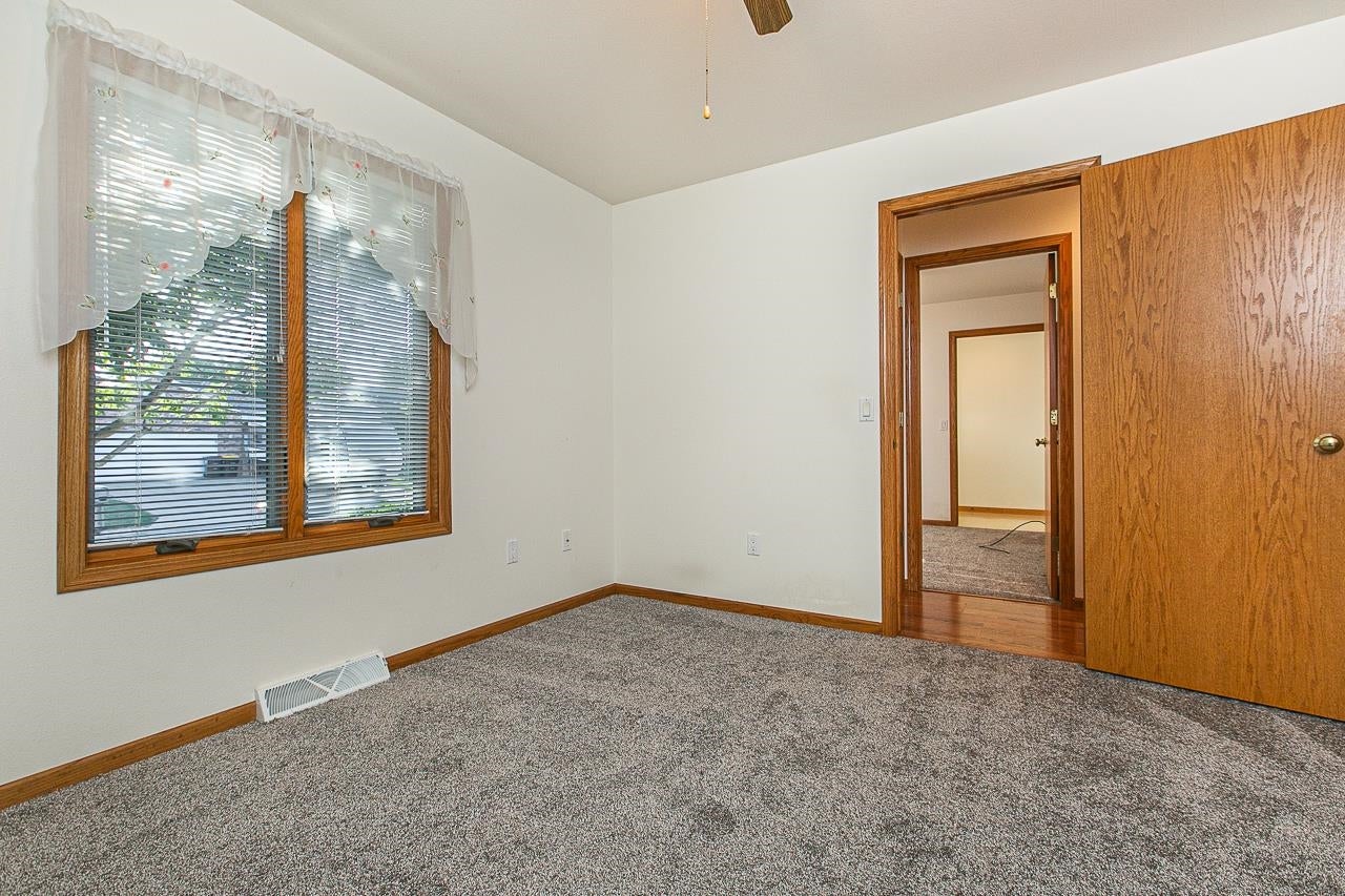 2260 Yorktown Road Dubuque, IA 52002 - Photo 13 of 28 Gallery Image 13